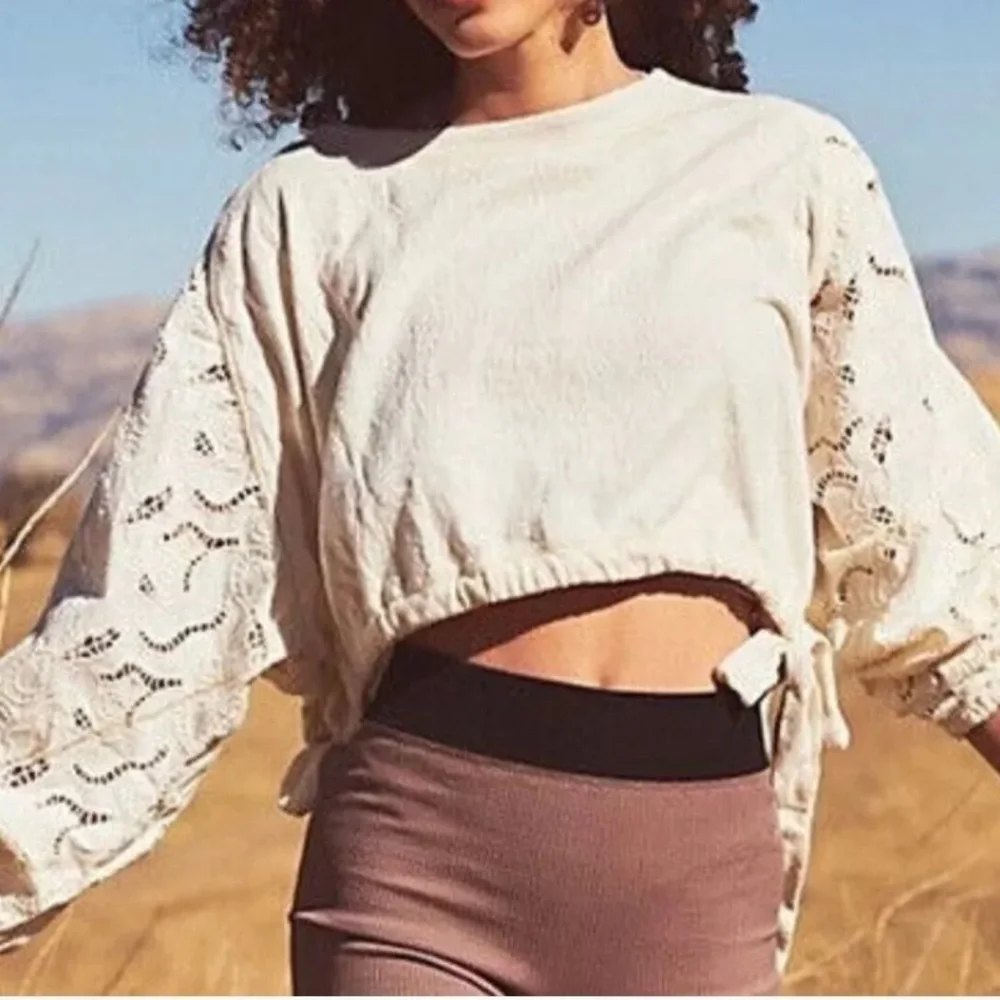 Free People Movement Field Of Dreams Pullover cropped .Size M